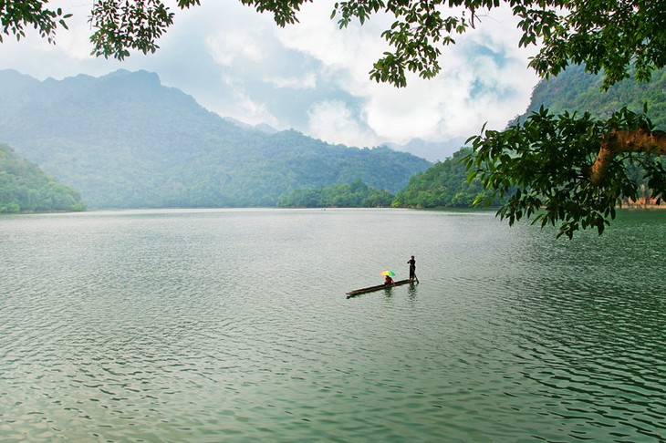 Beautiful scenery at Ba Be Lake - ảnh 1